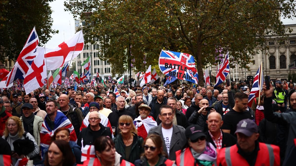 Plus de 100 000 personnes réunies à Londres à l'appel du militant d'extrême droite Tommy Robinson