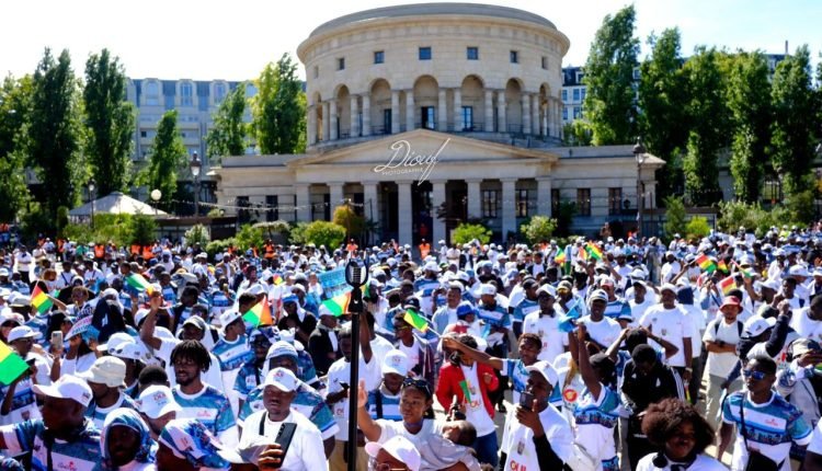 Place Stalingrad : la diaspora guinéenne affiche son unité pour le Oui au référendum